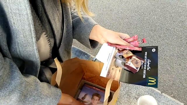 Анбоксинг кофе с мороженым. Весело и вкусно смотреть онлайн