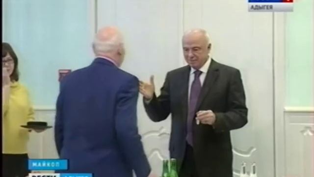 Глава Адыгеи вручил юбилейные медали «Республика Адыгея – 25 лет»
