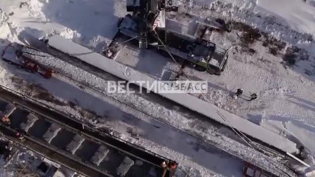 Эксклюзив "Вестей": на Северо-Западном обходе Кемерова начался монтаж первых 33-метровых балок смотреть онлайн