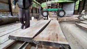 Пилим осиновые слэбы..