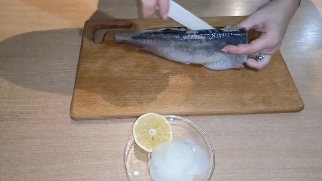 Как почистить селедку. Мой способ разделки.
