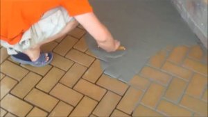 Укладка клинкерной брусчатки с помощью материалов tubag