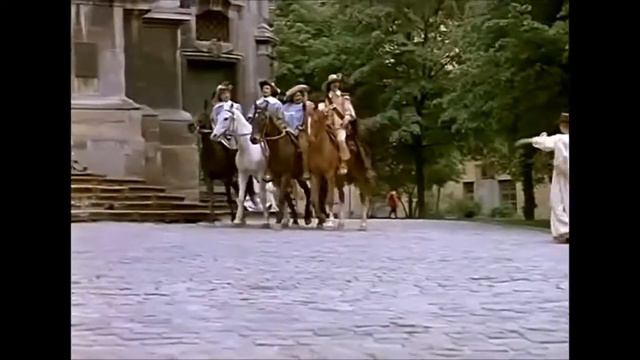 Песня мушкетеров порадуемся порадуйся. Мерси боку три мушкетера. Три мушкетера пьют боярский. Пора порадуемся на своем веку. Три мушкетера 1978.