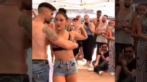 Красивый танец пары