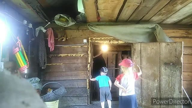 Семья в деревне //осталась на хозяйстве//деревня 💐влог#1 смотреть онлайн