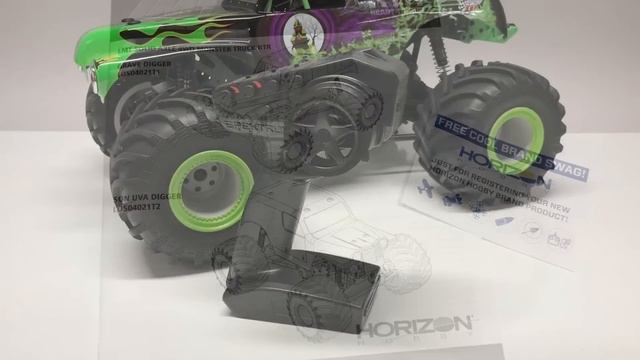 World Shocker! Losi LMT Gravedigger 4x4 RTR RC Monster Truck Unboxing, Review & Action | RC Driver смотреть онлайн