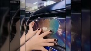 Оклейка цветной плёнка на эмблемы автомобили!