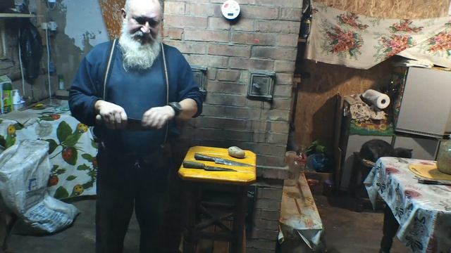 Косырь, косарь, кесарь, совня - старинные русские ножи.
