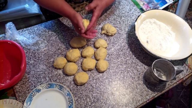 Как приготовить вкусные сахарные плюшки на пахте.