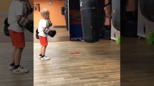 Алексей Самсонов учит сына жестоко драться
