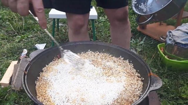 /День рождение / готовим плов в казане на костре /плов из свинины / смотреть онлайн
