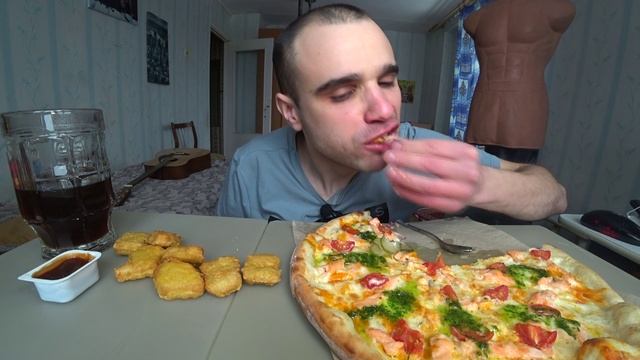МУКБАНГ НАРЕЗКИ ЛУЧШЕЕ - ПИЦЦА / БУРГЕР / НАГГЕТСЫ/ СОУС БАРБЕКЮ/ EATING/ АСМР 30. 10. 2023 #945