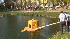 ИК №7 изготовила и спустила на воду домик для уток