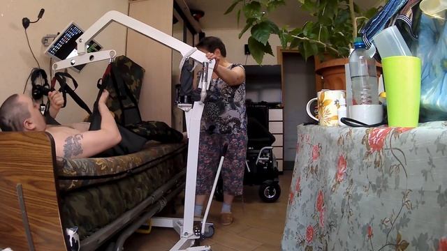Подъемник для лежачих больных смотреть онлайн