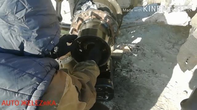 Мерседес Актрос 3341 - замена сальника задней ступецы. Ремонт, работа на севере вахтой смотреть онлайн