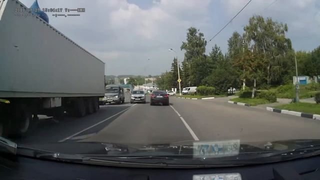 Идиот на встречке в Плавске смотреть онлайн