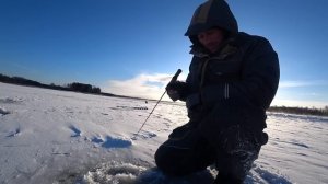 НАЧАЛОСЬ! ЛОВЛЯ СУДАКОВ по ТОНКОМУ ЛЬДУ | ПЕРВЫЙ ЛЁД 2022- 2023