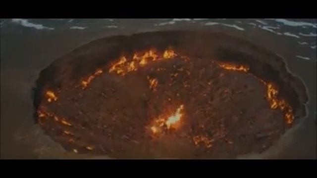 Беспилотник с камерой заглянул в дыру в Земле которая горит уже 48 лет.