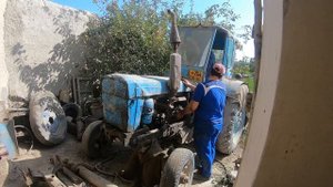 Нашли 100 лет забытый трактор и он завёлся | found a 20-year-old forgotten tractor and it started u