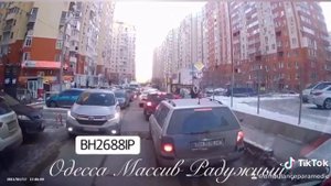 Скорая помощь едет на вызов к ребёнку 3 годика