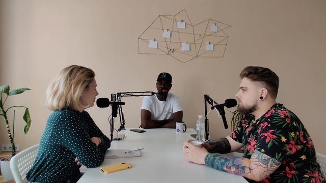 Подкаст "О чём речь?" #17 - Онлайн-образование: в гостях Толу Омис. смотреть онлайн