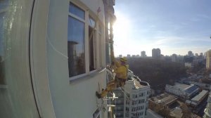 Монтаж кондиционера альпинистом