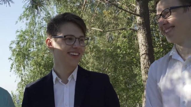 Выпускной. Шуточное интервью. Ведущий Павлов Павел. смотреть онлайн