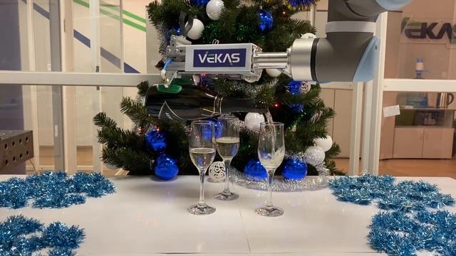 Новогоднее поздравление от кобота VEKAS!