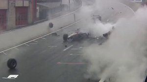 F1 ТОП-10 эпичных аварий от гонщиков