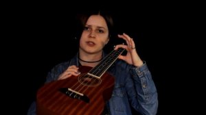 КАК ИГРАТЬ НА УКУЛЕЛЕ? ПОСТАНОВКА РУК ДЛЯ НАЧИНАЮЩИХ