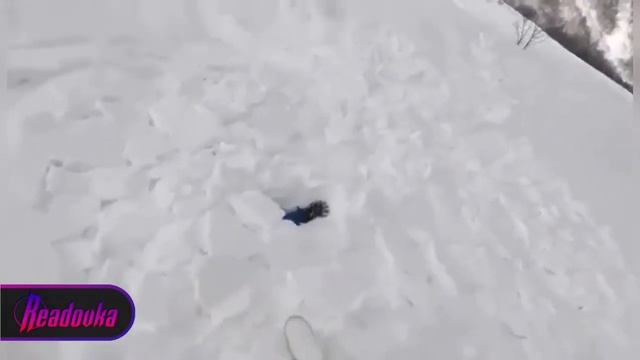 Сноубордисты спасли товарища,которого накрыла лавина смотреть онлайн