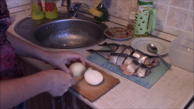 Скумбрия в маринаде очень вкусная и нежная. Простой рецепт малосольной рыбы. смотреть онлайн