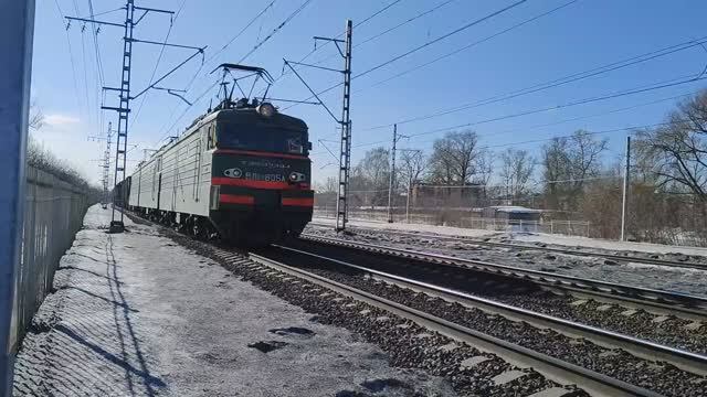Электровоз ВЛ11-805Б/806 с грузовым поездом