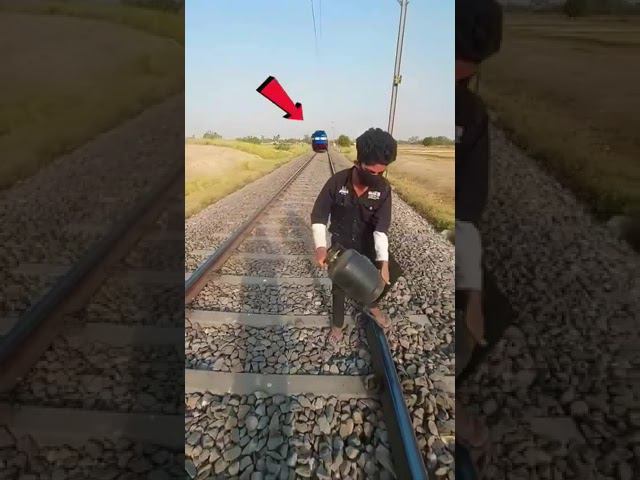 Ютубер Гульзар Шейх кладет опасные предметы под поезд смотреть онлайн