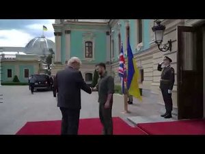 Встретились как-то алкаш и наркоман.