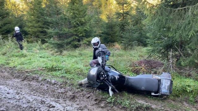 Для чого вам мотоцикл?Їдемо в подорож.Падаємо,піднімаємо і їдемо далі смотреть онлайн