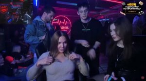 ДЕВУШКИ ПОКАЗЫВАЮТ SИSЬKИ НА СТРИМЕ