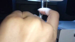 ОБЫЧНЫЙ СТАНДАРТНЫЙ СПОСОБ Как вдеть нитку в иголку на швейной машинке