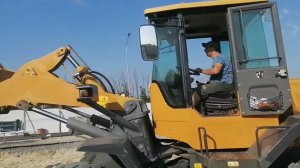 раскопка древних мегалитовэкскаватором ЮМЗ.