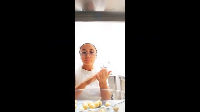 Как приготовить хрустящие орешки с вареной сгущенкой: полезные советы и секреты!