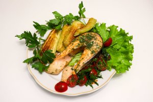 Сёмга запечённая с овощами
