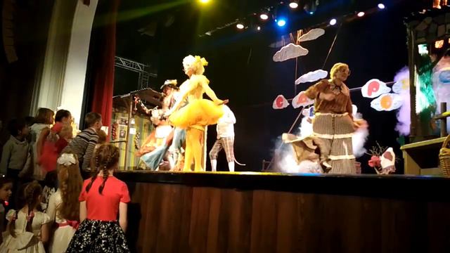 Давайте жить дружно смотреть онлайн