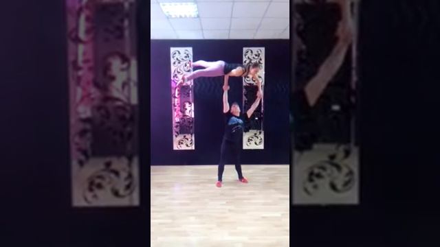 Тренеры ROYAL pole dance, Анастасия и Юрий, акробатика