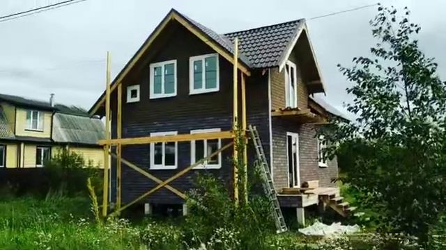 Продается двухэтажный дом с балконом, площадью 120 м.кв. с земельным участком ИЖС 15 сот