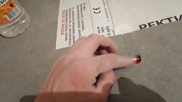 Как отрезать плитку  ровно ручным плиткорезом. Как отрезать ровно и без сколов керамогранит.
