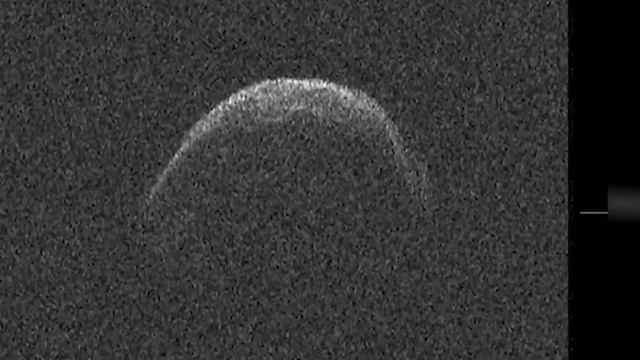 Выдыхаем... Гигантский и потенциально опасный астероид успешно пролетел мимо Земли смотреть онлайн