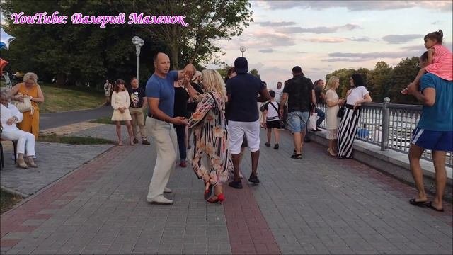 Осваиваем новую танцплощадку на набережной!!!