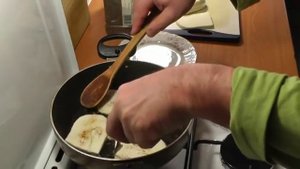 Адыгейский жареный сыр на сковороде - быстрый завтрак или закуска