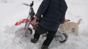 Зимние покатухи! На что способен питбайк в снегу!