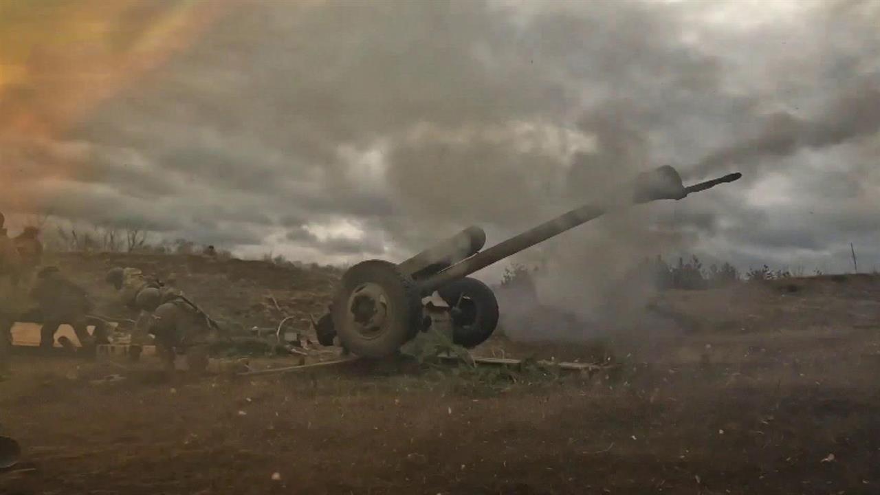 Сколько фашистских танков уничтожил артиллерист борисов. Артиллерист. Гаубица. Украинская артиллерия. Подбитый современный танк.